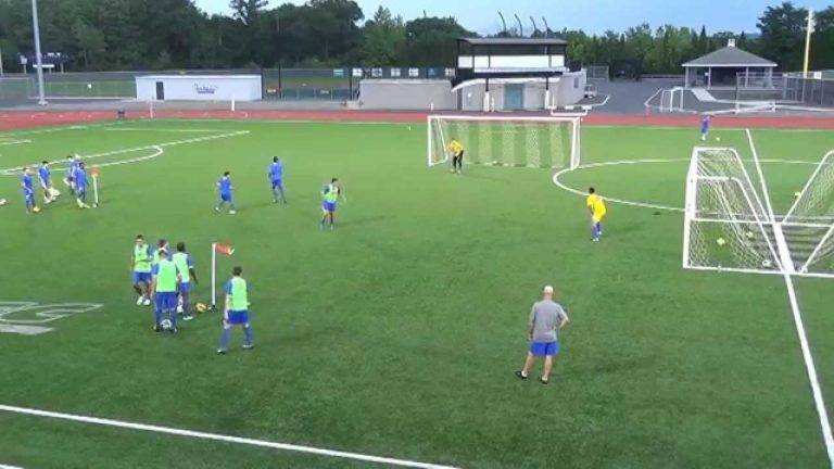 回転が速く無駄がない！直角にゴールを置いたシュート練習！